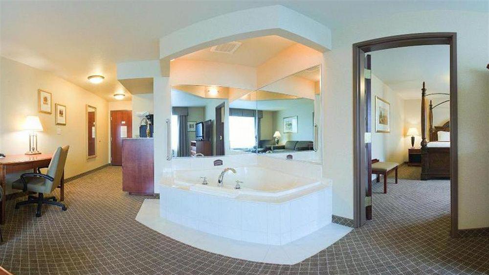 Holiday Inn Express & Suites Wausau By Ihg Weston Exteriör bild
