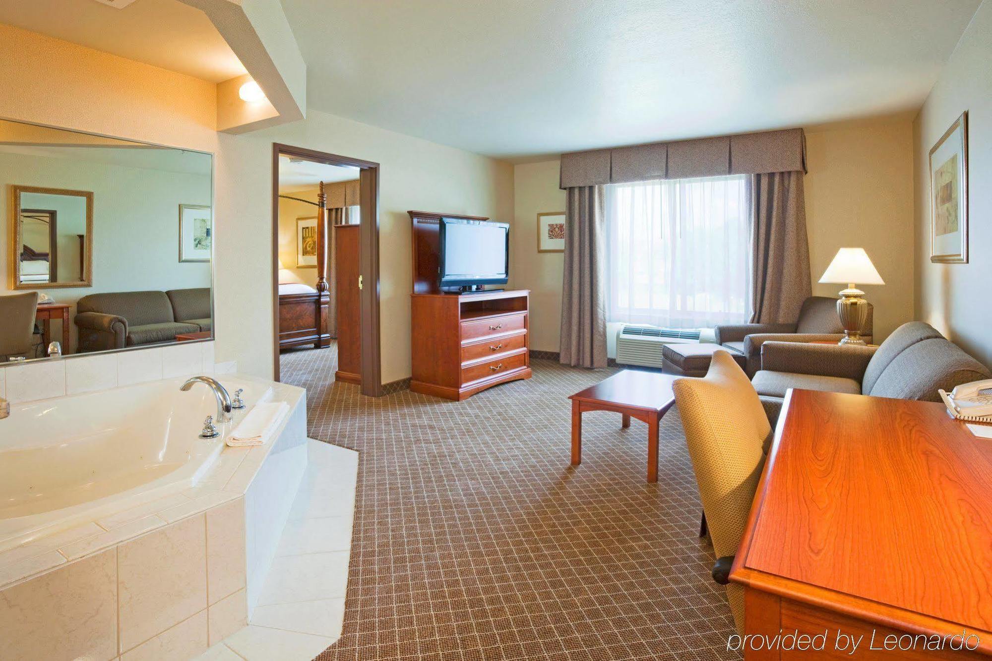 Holiday Inn Express & Suites Wausau By Ihg Weston Exteriör bild